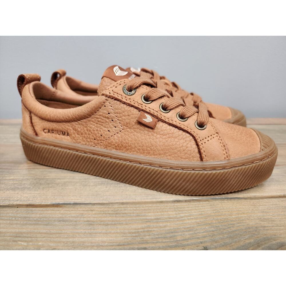 Cariuma Tan Low-Top Sneakers